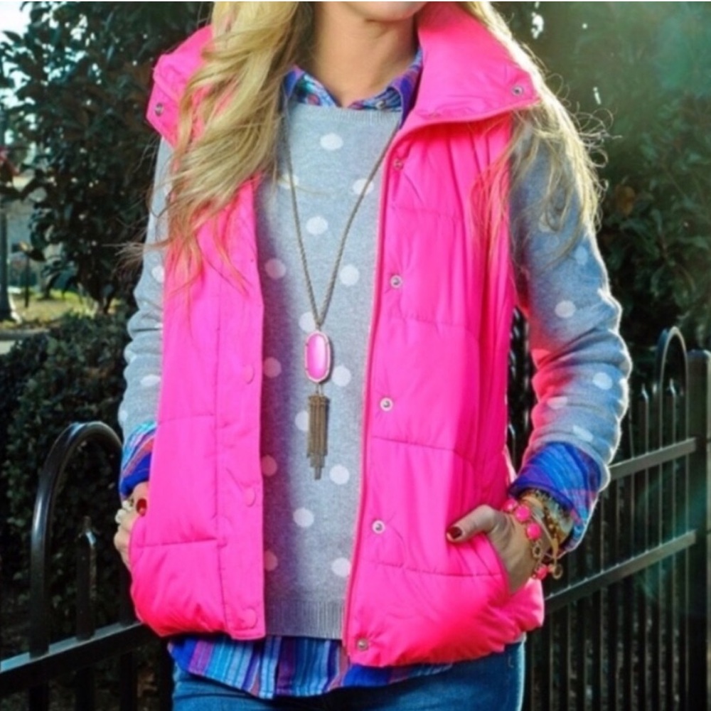 Pink puffer vest by Old Navy is in excellent condition. Size Medium
